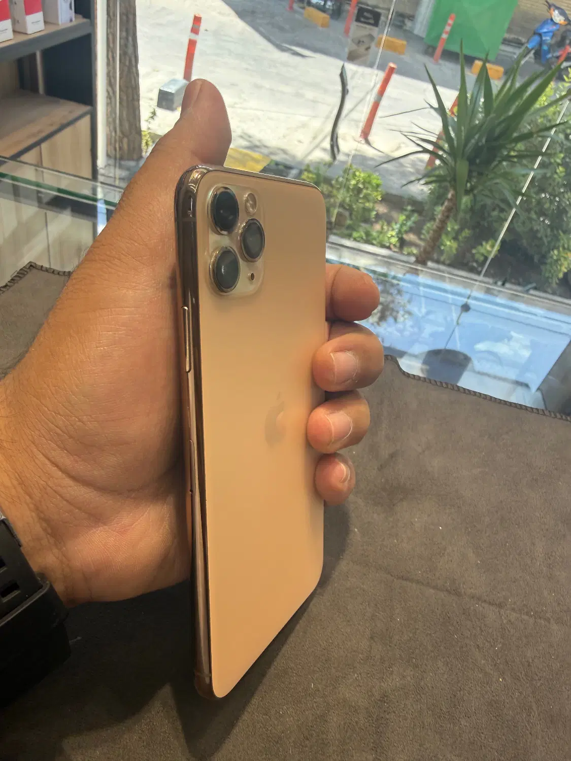 iphone 11 pro max LLA 256G|موبایل|اصفهان, گلزار|دیوار