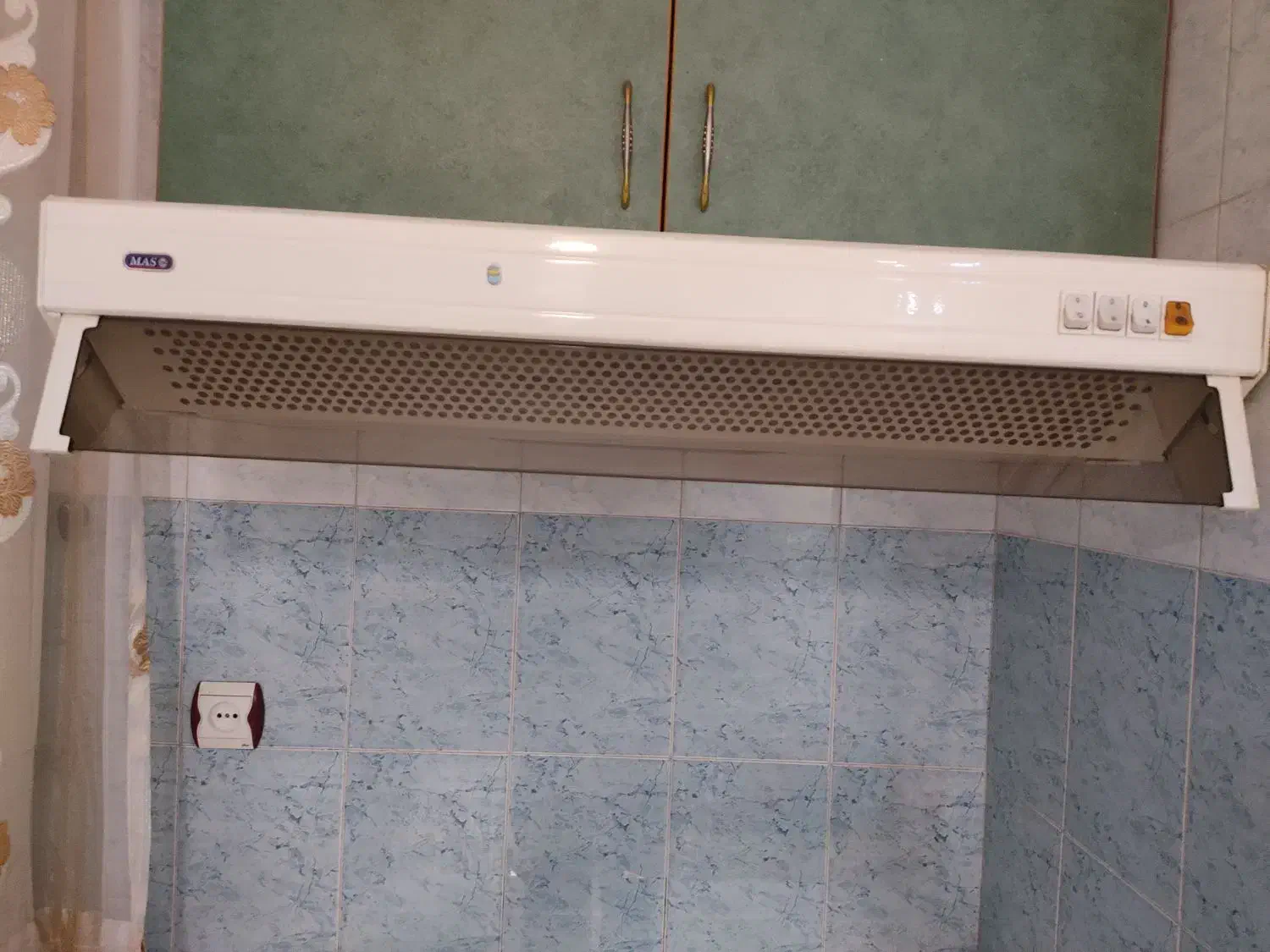 یک عدد هود آشپزخانه|هود|یزد, |دیوار