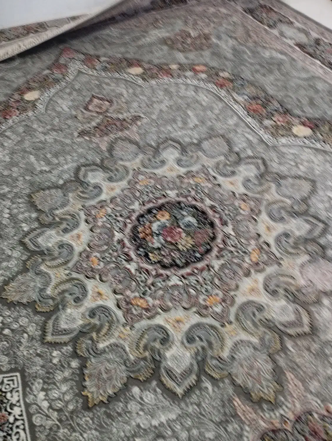 دو عدد فرش یکی ۹ متری یکی ۶ متر|فرش|مشهد, خواجه ربیع|دیوار