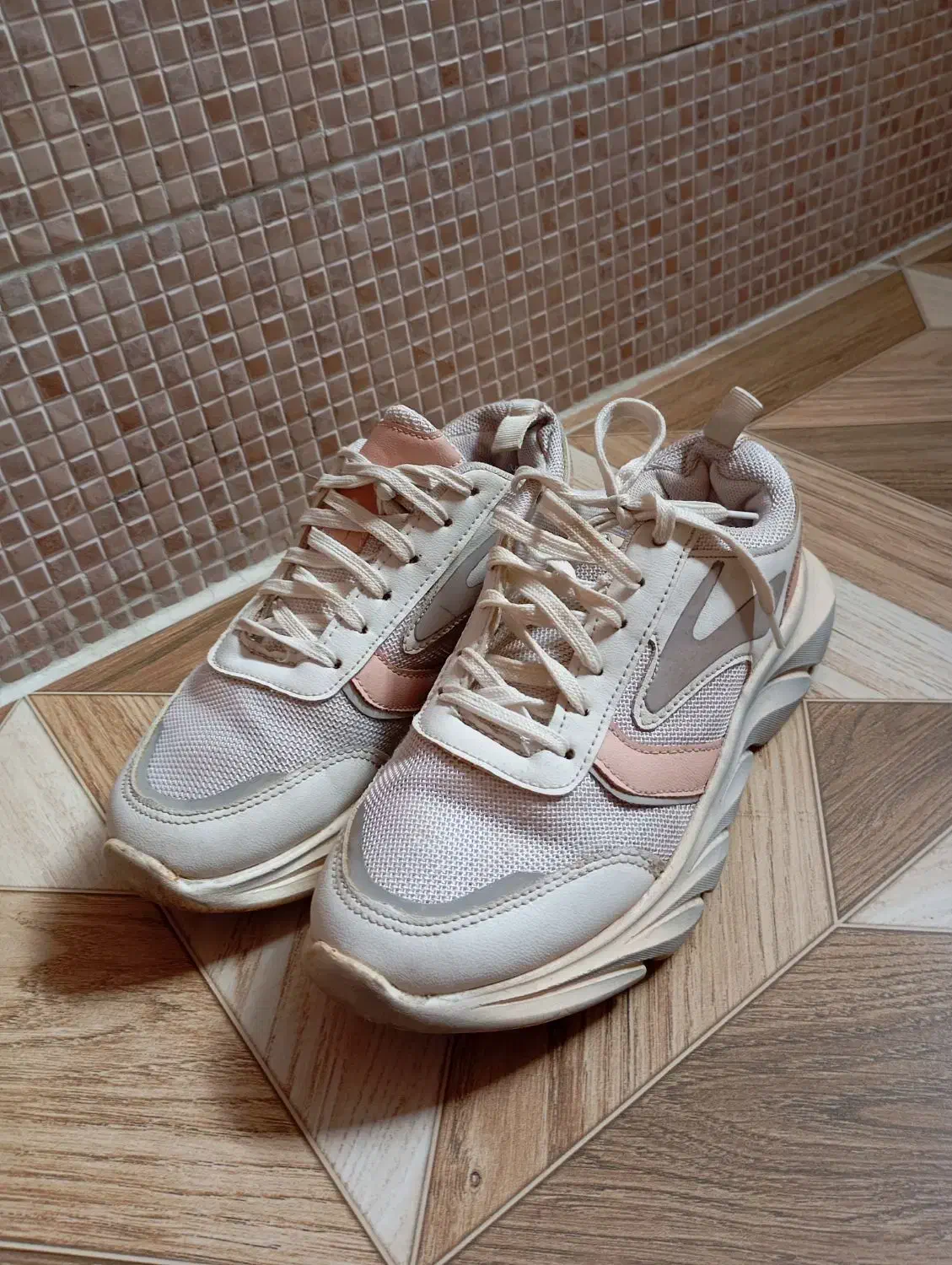 کفش دخترانه|کیف، کفش، کمربند|خوی, |دیوار