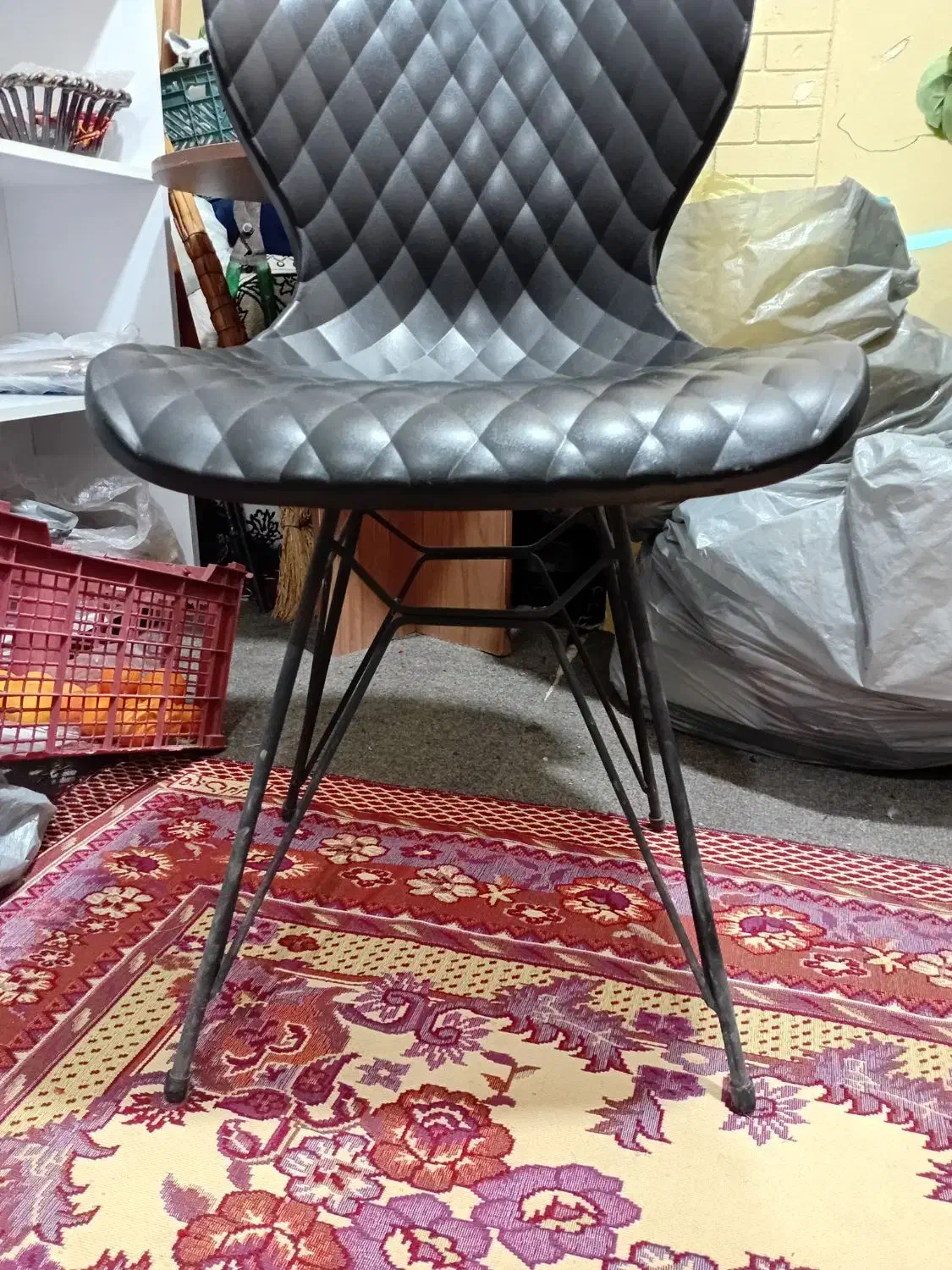 صندلی پلاستیک طرح چرم و میز خاطره چوبی|صندلی و نیمکت|مینودشت, |دیوار