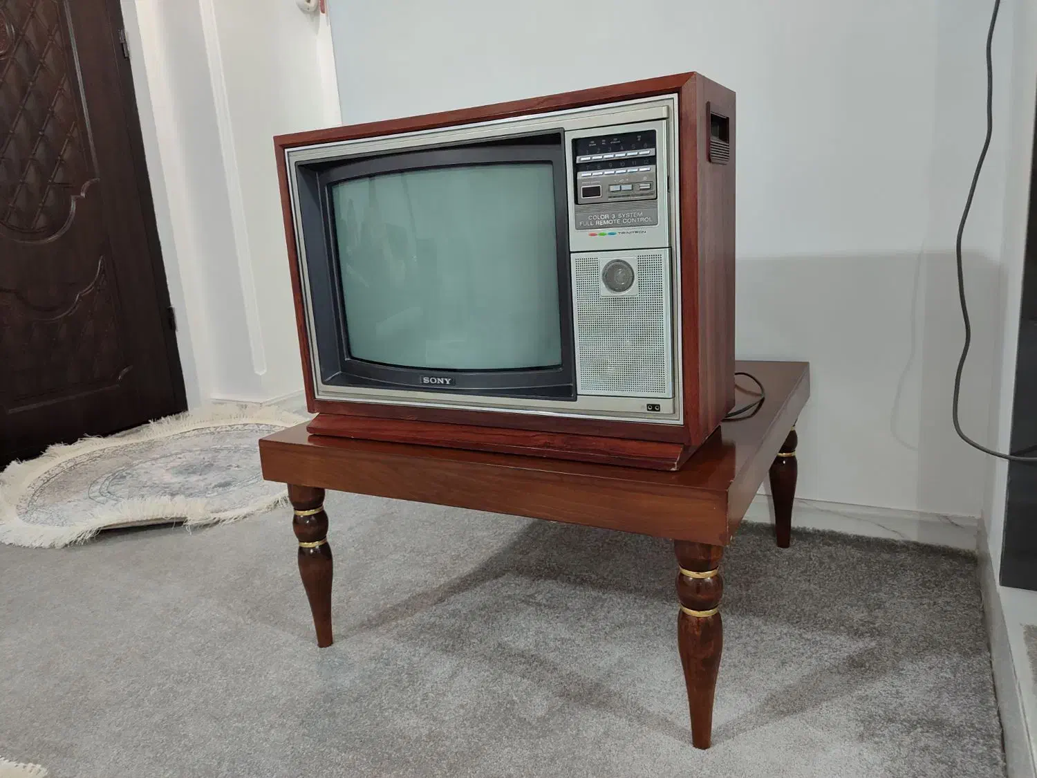 تلویزیون عتیقه و قدیمی سونی|کلکسیون اشیاء عتیقه|قم, چهار مردان|دیوار