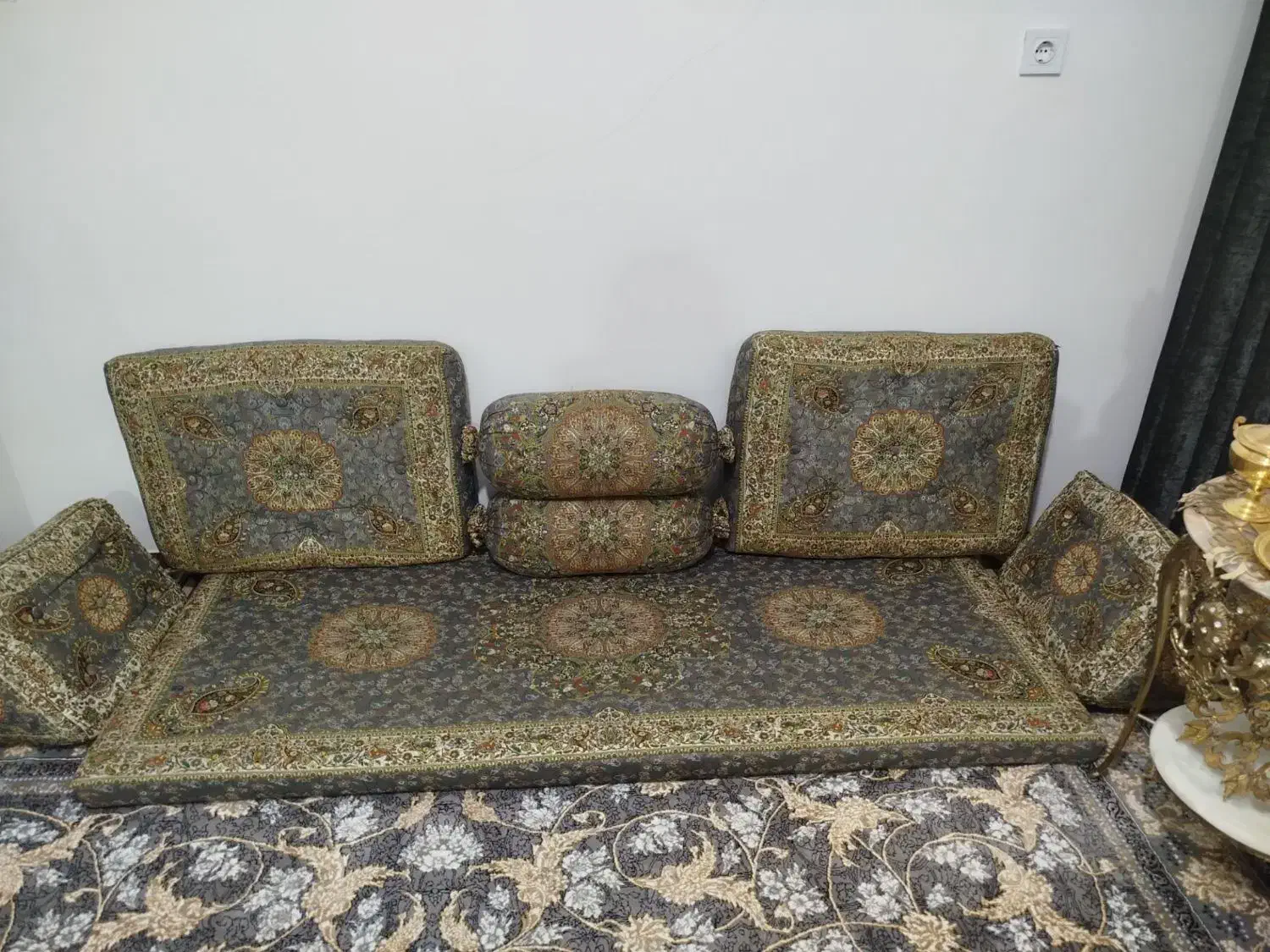 شاه نشین|پشتی|نهاوند, |دیوار