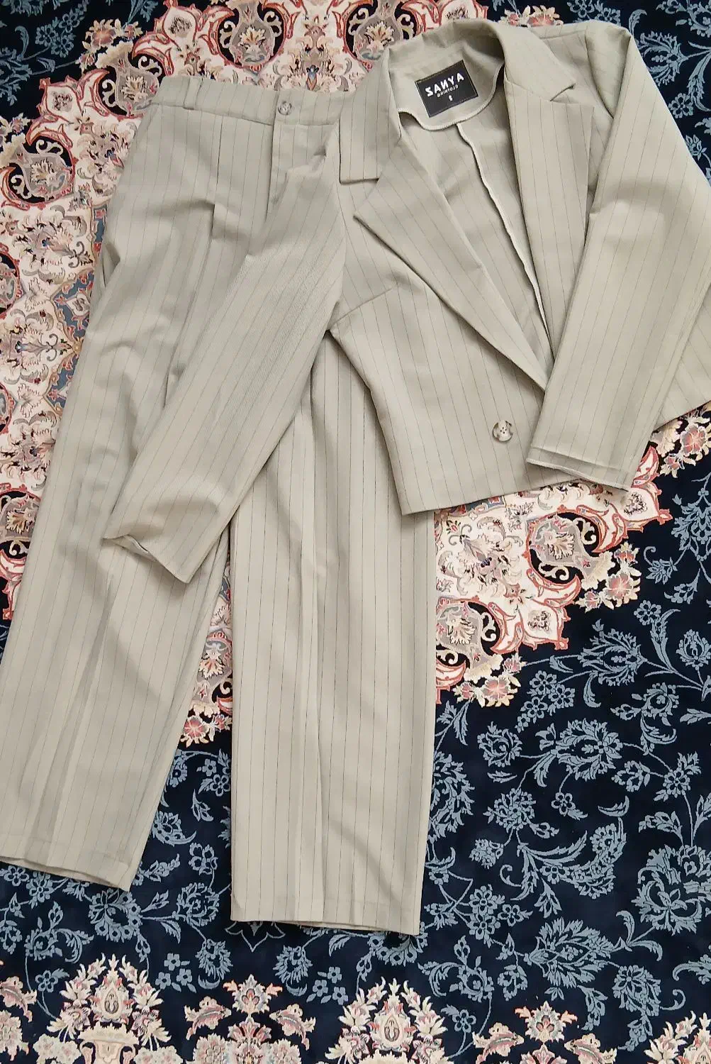 کت و شلوار دیپلمات|لباس|قرچک, قشلاق جیتو|دیوار