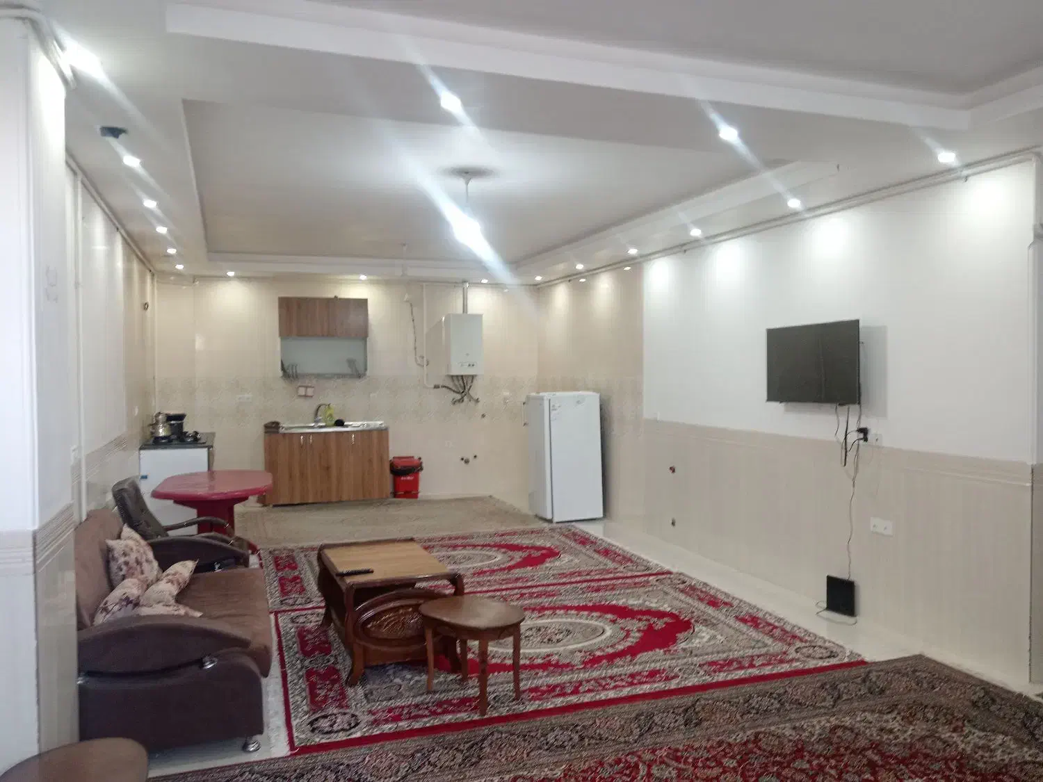 اجاره سوییت آپارتمان فول امکانات ( خونه دربست)|اجارهٔ کوتاه‌مدت آپارتمان و سوئیت|کرمان, |دیوار