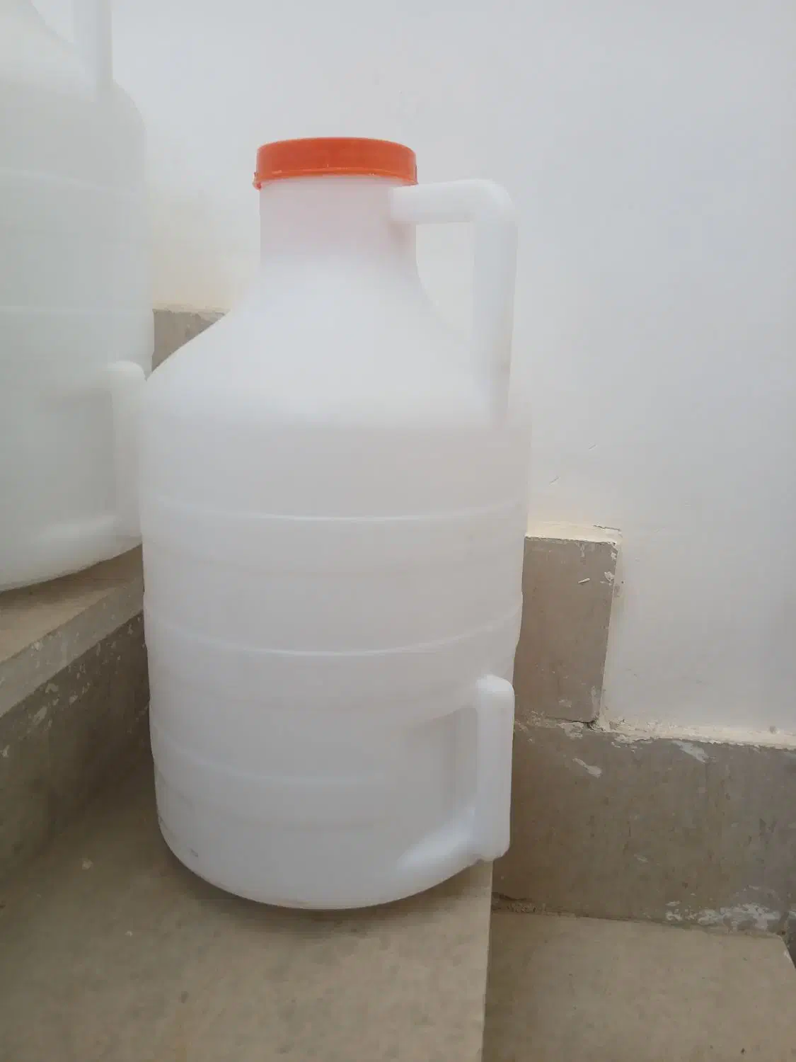 گالن ۲۰ لیتری|ظروف نگهدارنده، پلاستیکی، یکبارمصرف|بیرجند, |دیوار