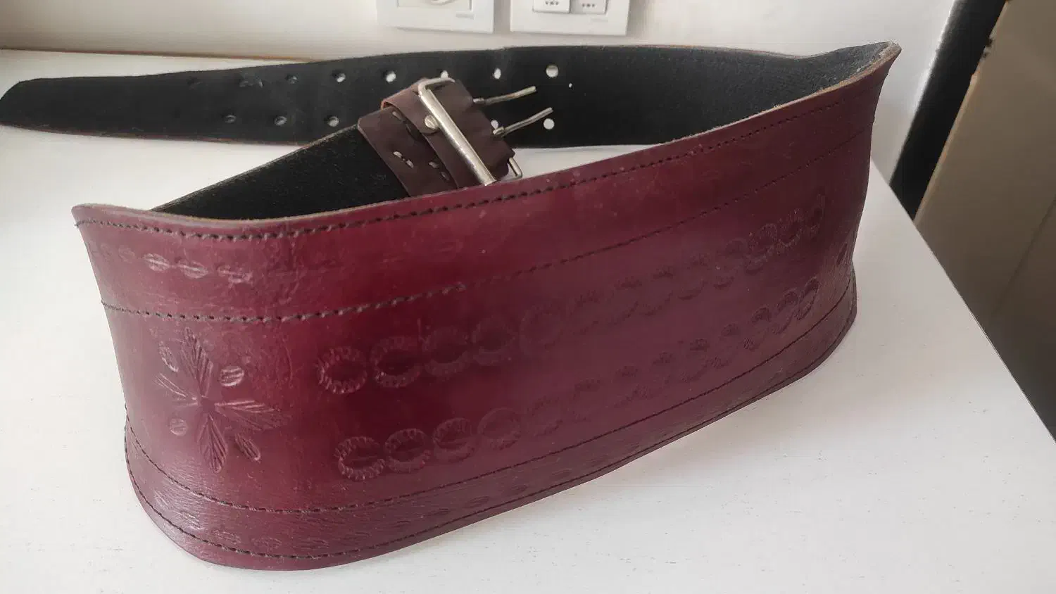 کمربند وزنه برداری|تجهیزات ورزشی|میانه, |دیوار