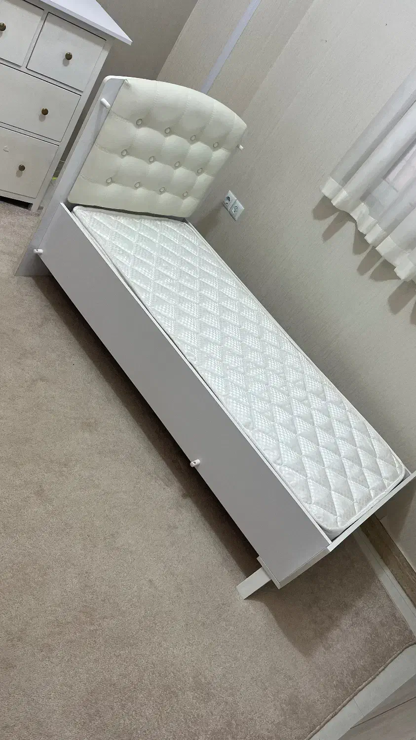 تخت خواب کودک کاملا نو|تخت و سرویس خواب|رشت, باهنر|دیوار