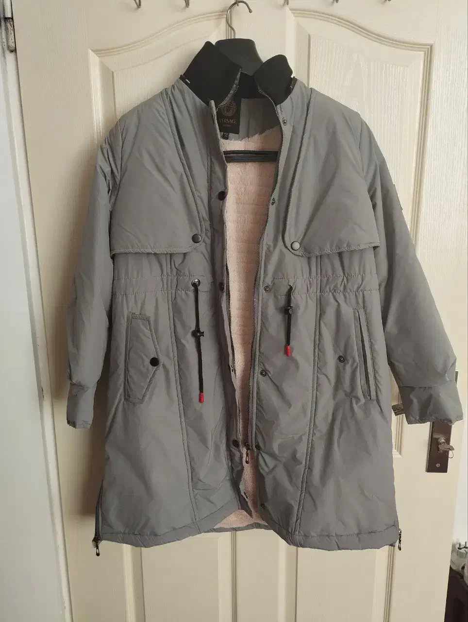 کاپشن|لباس|شاهین دژ, |دیوار