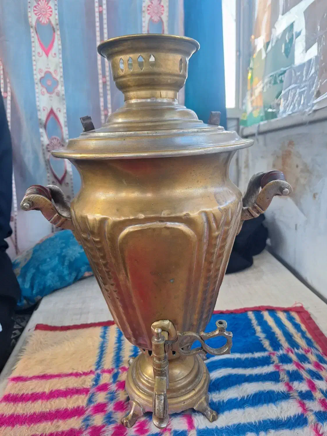 یک عدد سماور برنجی زغالی|کلکسیون اشیاء عتیقه|فومن, |دیوار