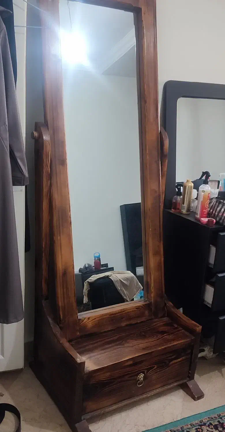 آینه قدی چوبی وتخت چوبی درحد نو|آینه|تهران, پونک|دیوار
