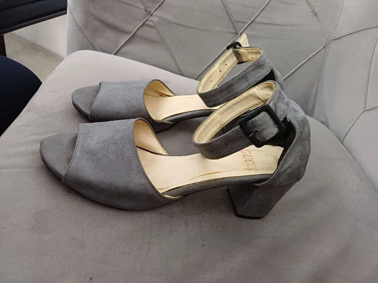 کفش زنانه و مردانه|کیف، کفش، کمربند|چالوس, |دیوار