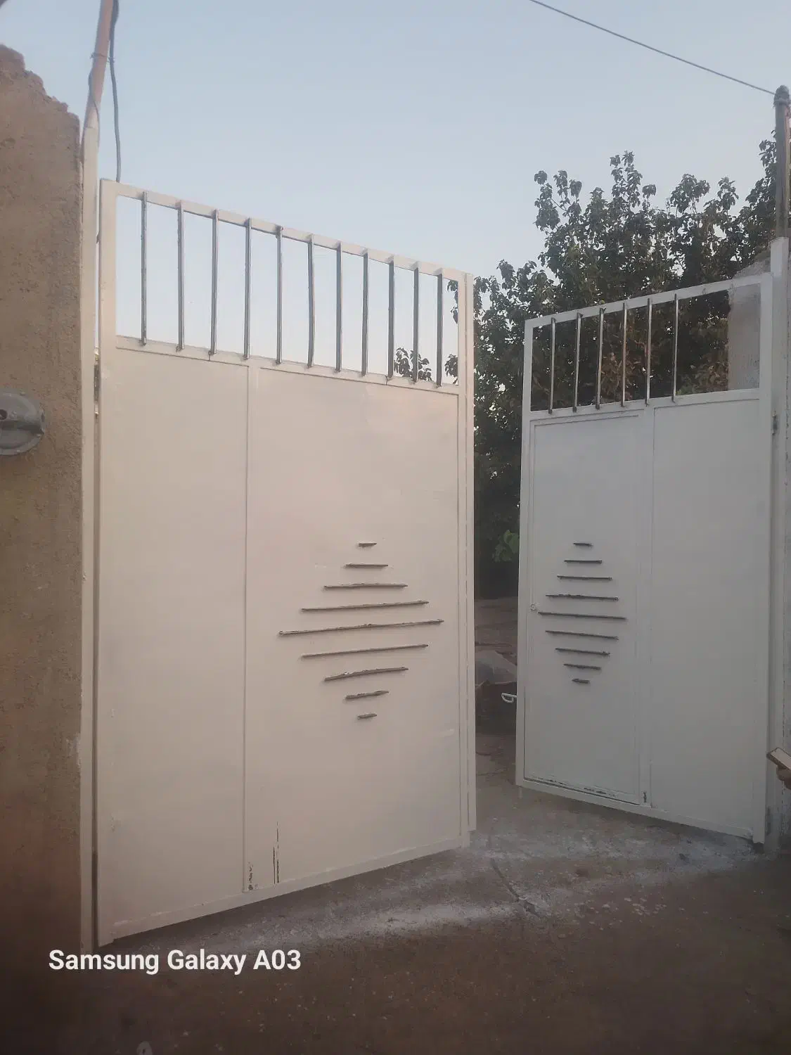 جوشکاری لوله کشی برق انجام میشود|خدمات پیشه و مهارت|آبیک, |دیوار