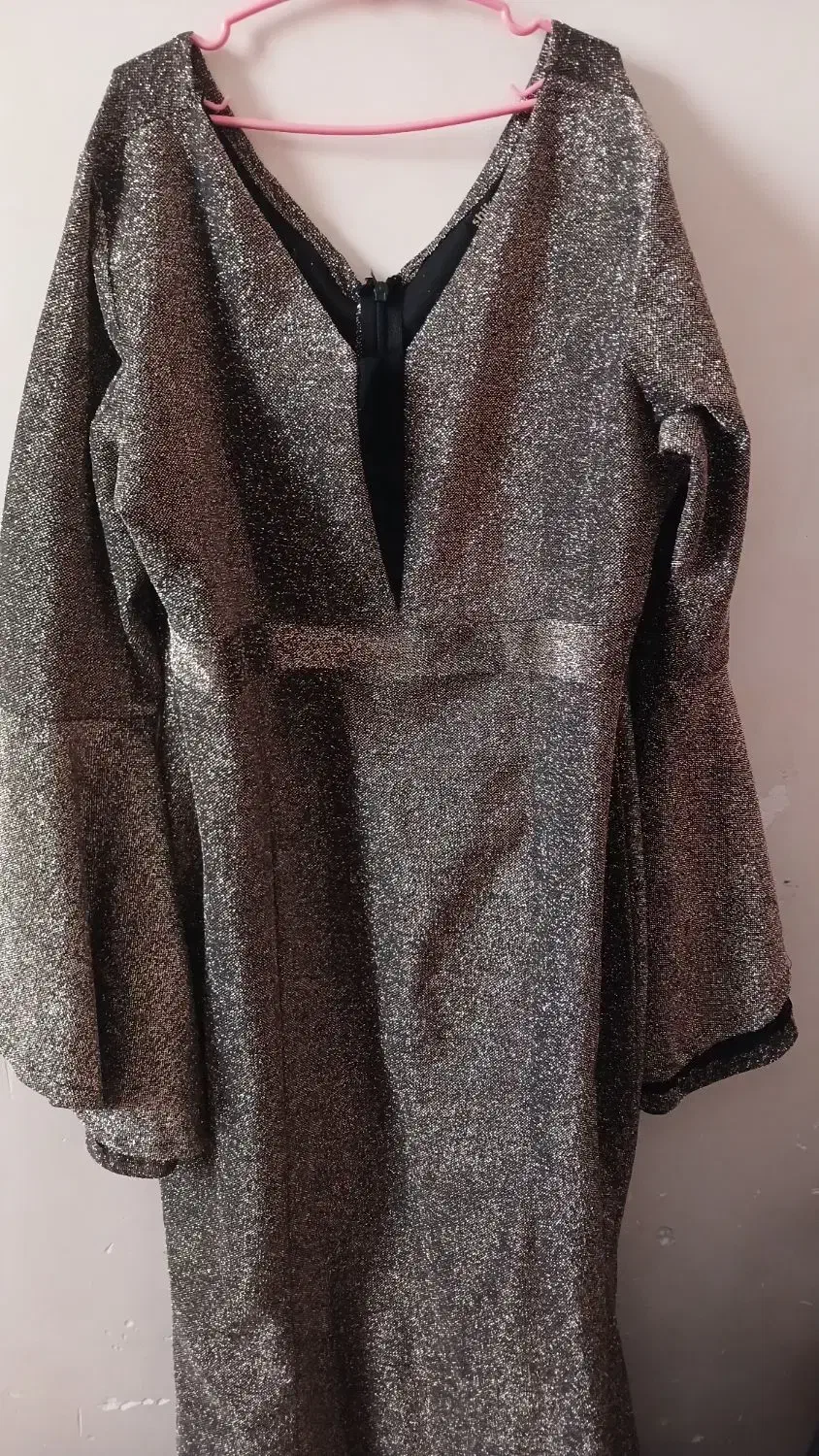 لباس ها مجلسی|لباس|رباط‌کریم, رباط‌کریم|دیوار