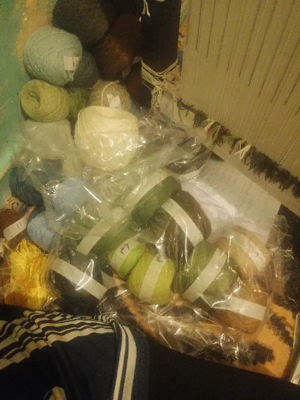 یه عدد دارقالی با کلیه لوازم نخ نقشه کامپیوتری|تابلو فرش|کرج, حیدرآباد|دیوار