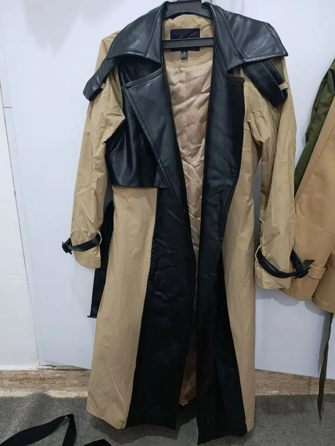 پالتو بلند|لباس|ایذه, |دیوار