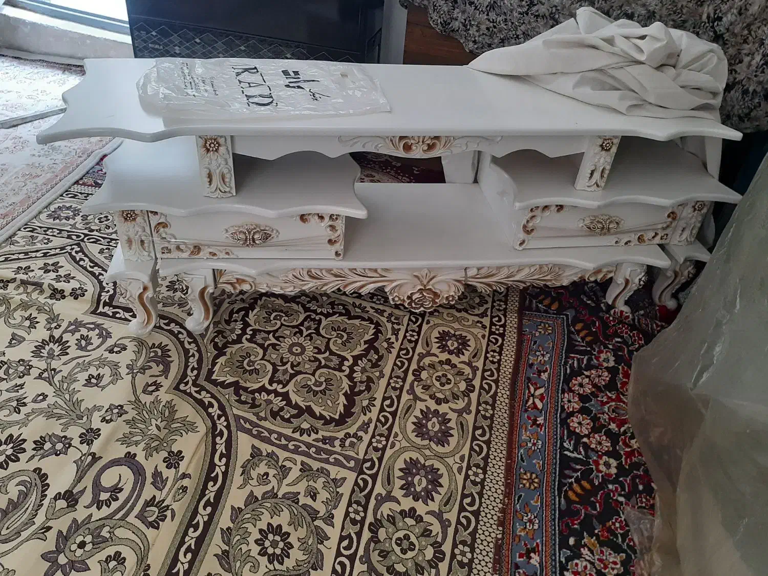 میز تلویزیون و ویترین نو|بوفه، ویترین، کنسول|نسیم‌شهر, |دیوار