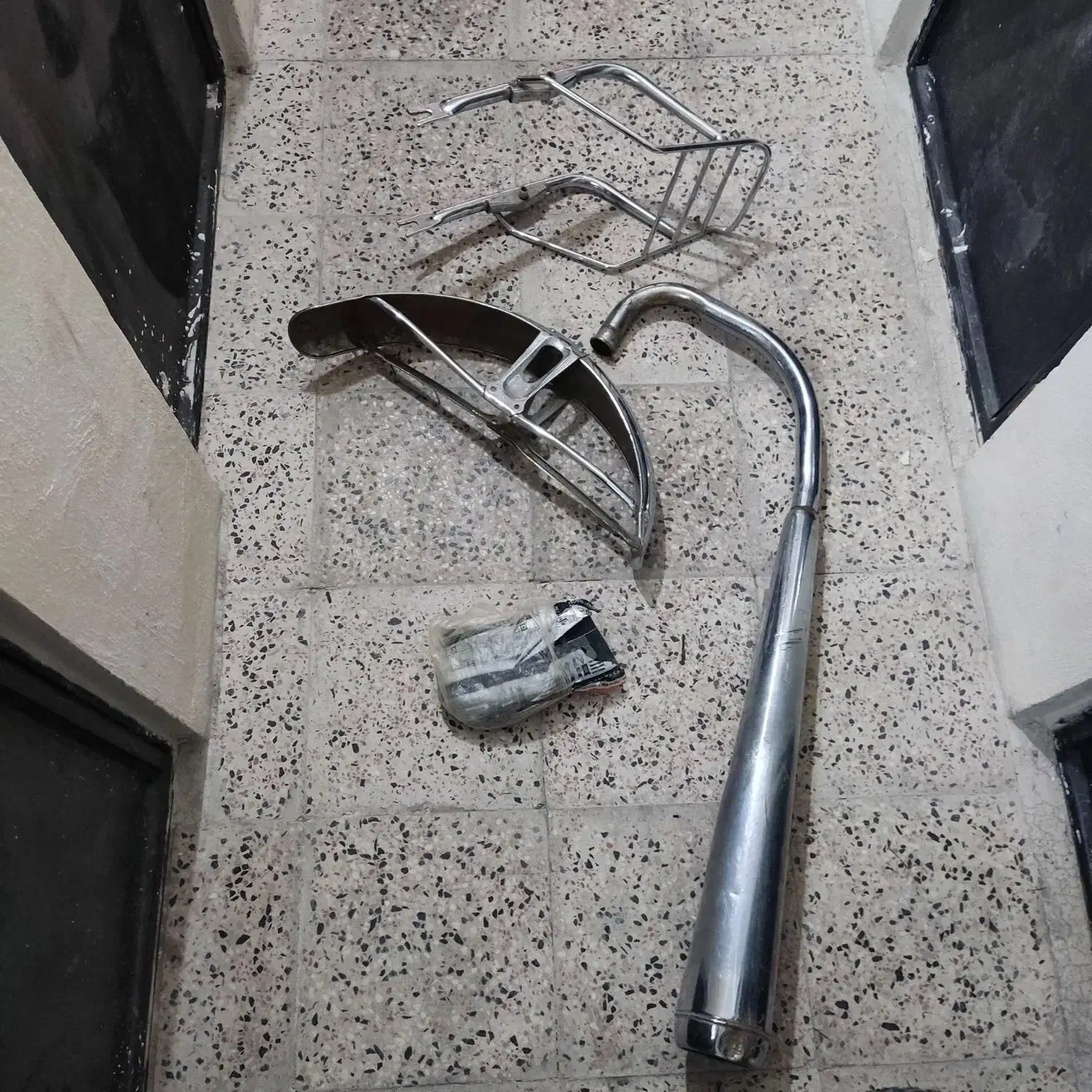 لوازم یدکی موتورسیکلت|قطعات یدکی و لوازم جانبی|میانه, |دیوار