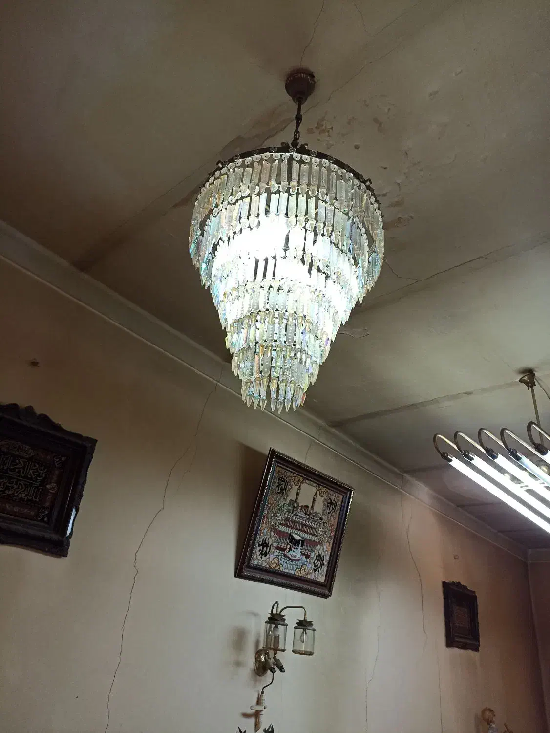 فروش چند عدد لوستر، تابلو فرش دستباف، گلدان|لوستر و چراغ آویز|تهران, جوادیه|دیوار
