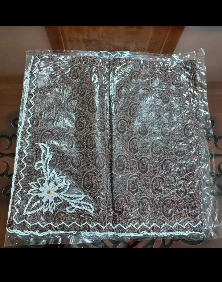 رومیزی|پرده، رانر، رومیزی|قم, آذر (نکویی)|دیوار