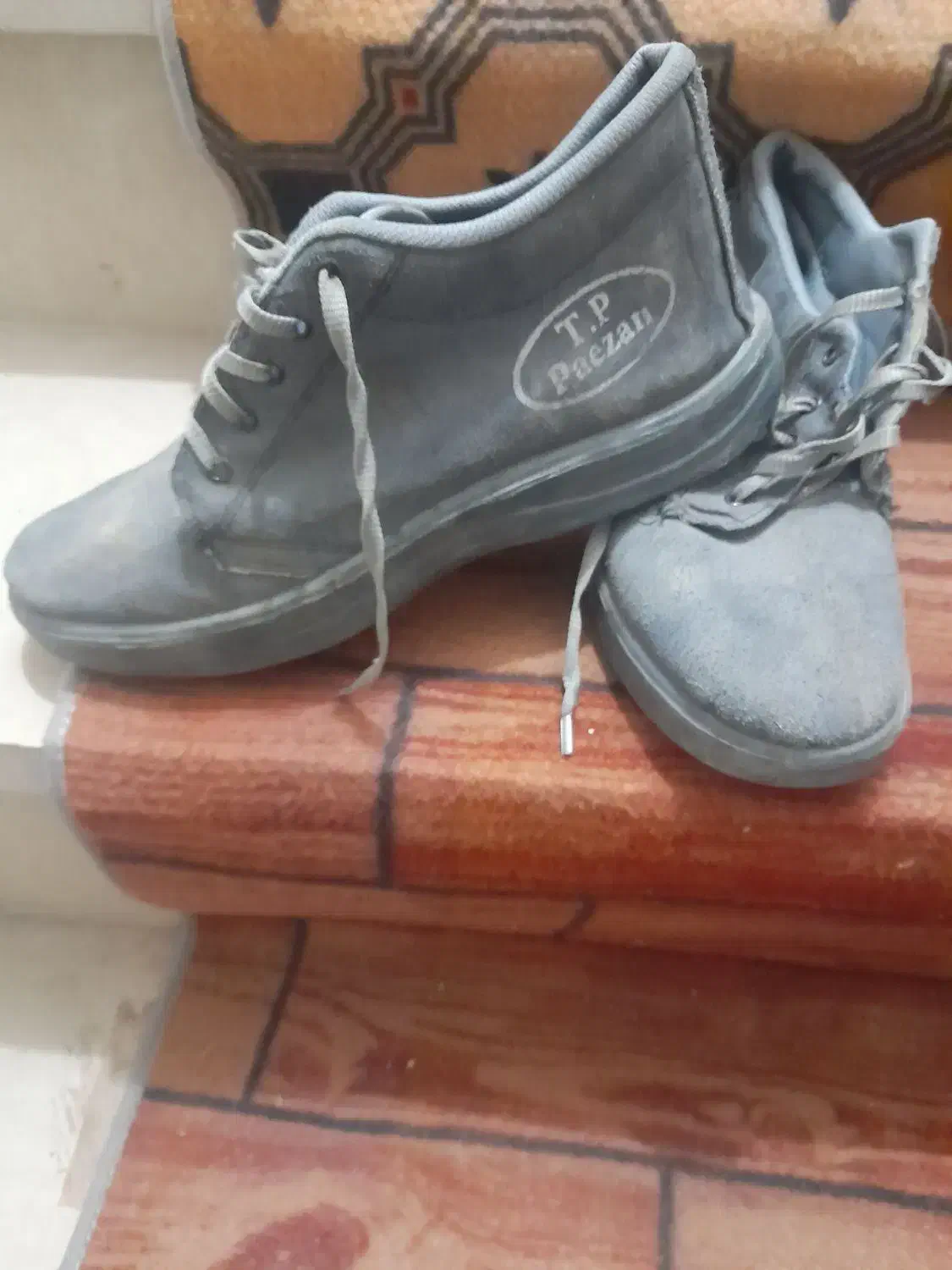 کفش کار|کیف، کفش، کمربند|رشت, حمیدیان|دیوار