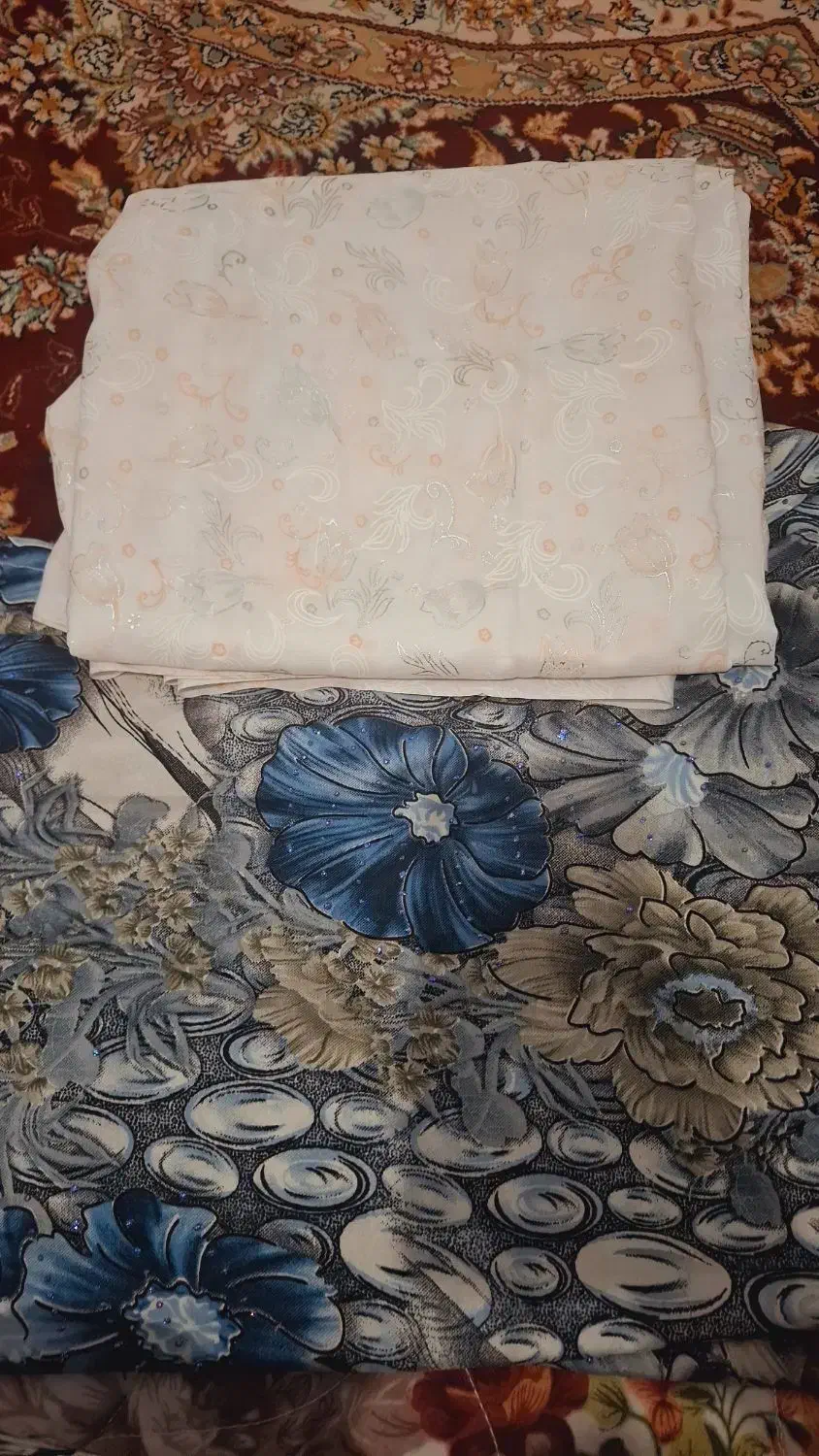 دو عدد چادر رنگی|لباس|قم, دروازه ری|دیوار