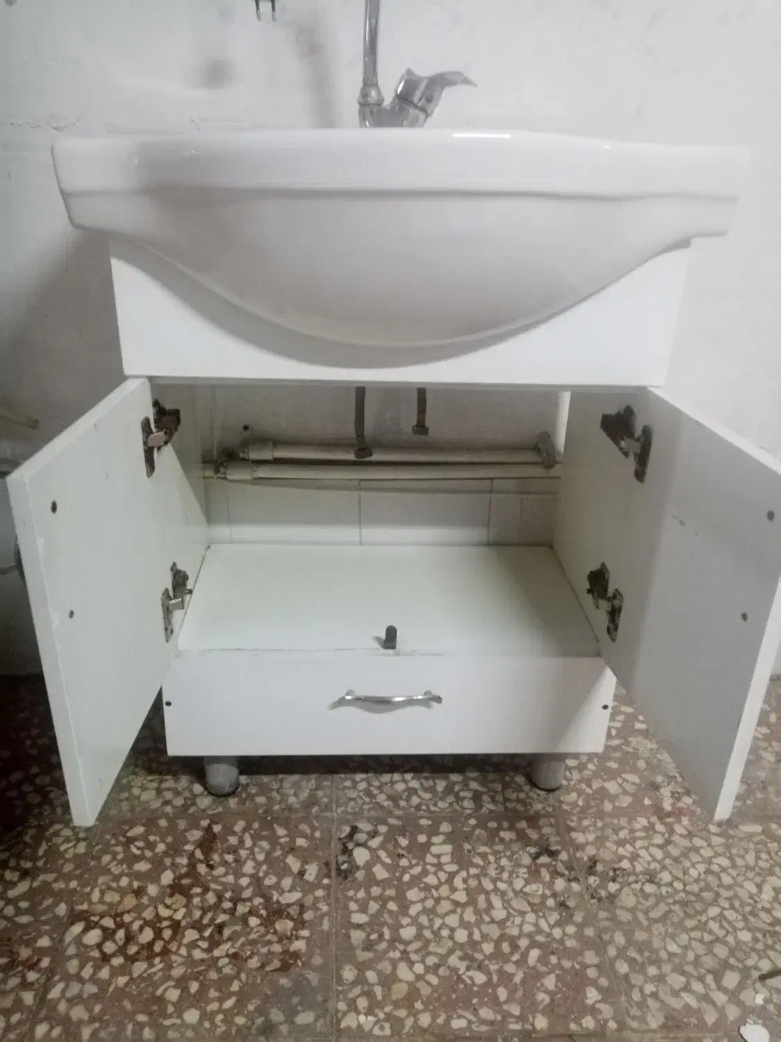 روشویی سالم کابینتی همراه با شیر|لوازم سرویس بهداشتی|قم, علی آباد سعدگان|دیوار
