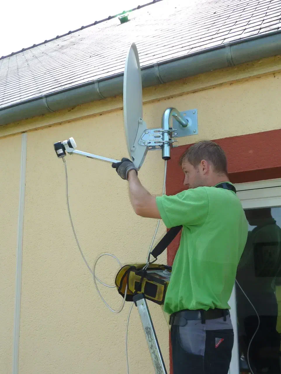 تنظیم و نصب آنتن گیرنده دیجیتال در کرج و حومه|خدمات پیشه و مهارت|کرج, گلشهر|دیوار