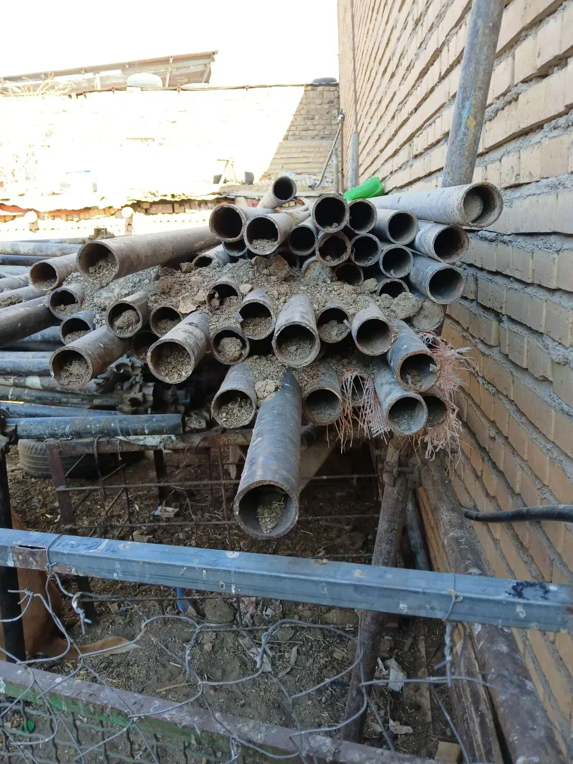 لوله داربست ۶متری ۴۰ عدد قالب ۲۰ عدد|مصالح و تجهیزات ساختمان|سبزوار, کهنه آب|دیوار