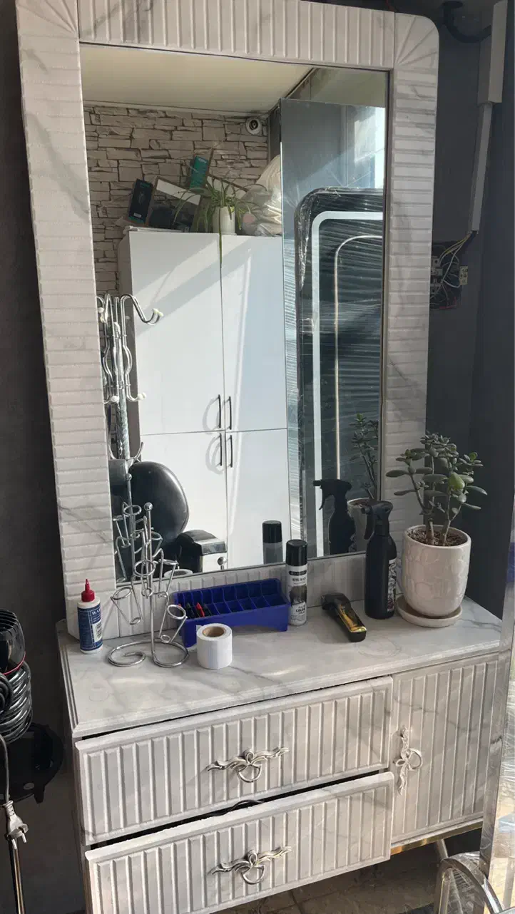 آینه و دکور ارایشگاه|آرایشگاه و سالنهای زیبایی|تهران, شهران جنوبی|دیوار