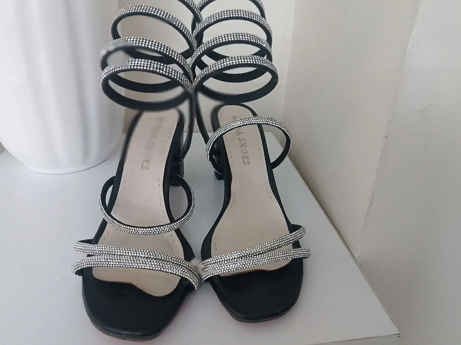 کفش|کیف، کفش، کمربند|فردیس, کچویی|دیوار