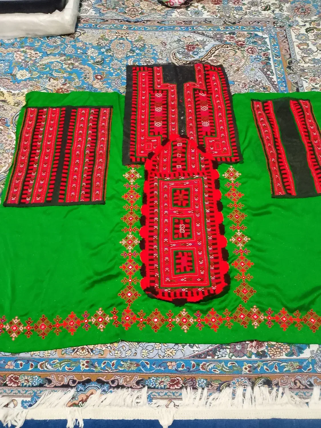 لباس فروشی|لباس|سراوان, |دیوار