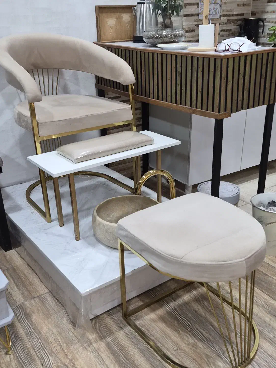 ست پدیکور شیک و تمیز|آرایشگاه و سالن‌های زیبایی|بردسکن, |دیوار