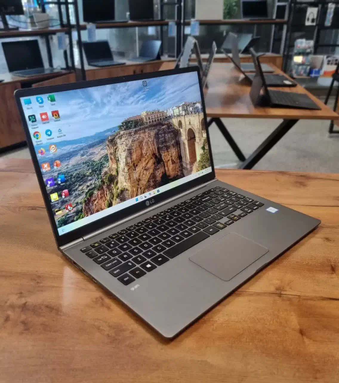 لپتاپاقساطی LG gram نمایشگرOLED وزن۹۰۰g قویi5نسل۸|رایانه همراه|مشهد, سعد آباد|دیوار