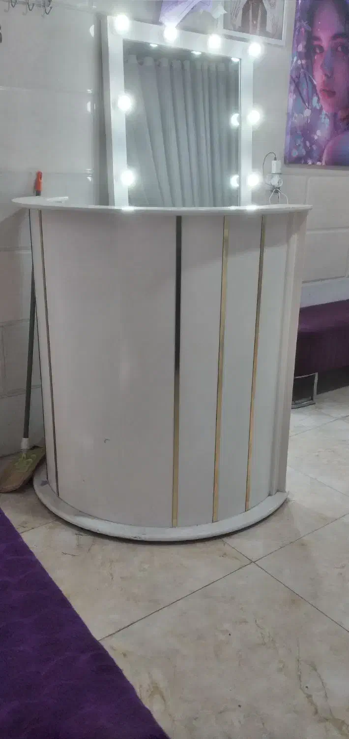 میز|آرایشگاه و سالن‌های زیبایی|رباط‌کریم, نصیرشهر|دیوار