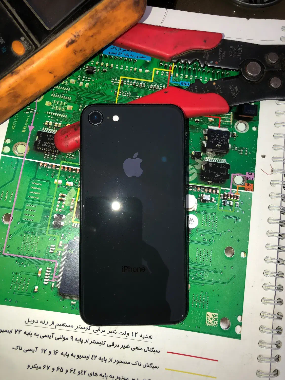 اپل 8بدون خط و خش در حد نو|موبایل|خلخال, |دیوار