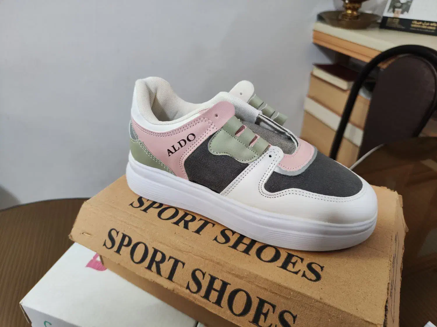 کفش کتونی آلوارو رنگی زنانه|کیف، کفش، کمربند|کاشان, باهنر|دیوار