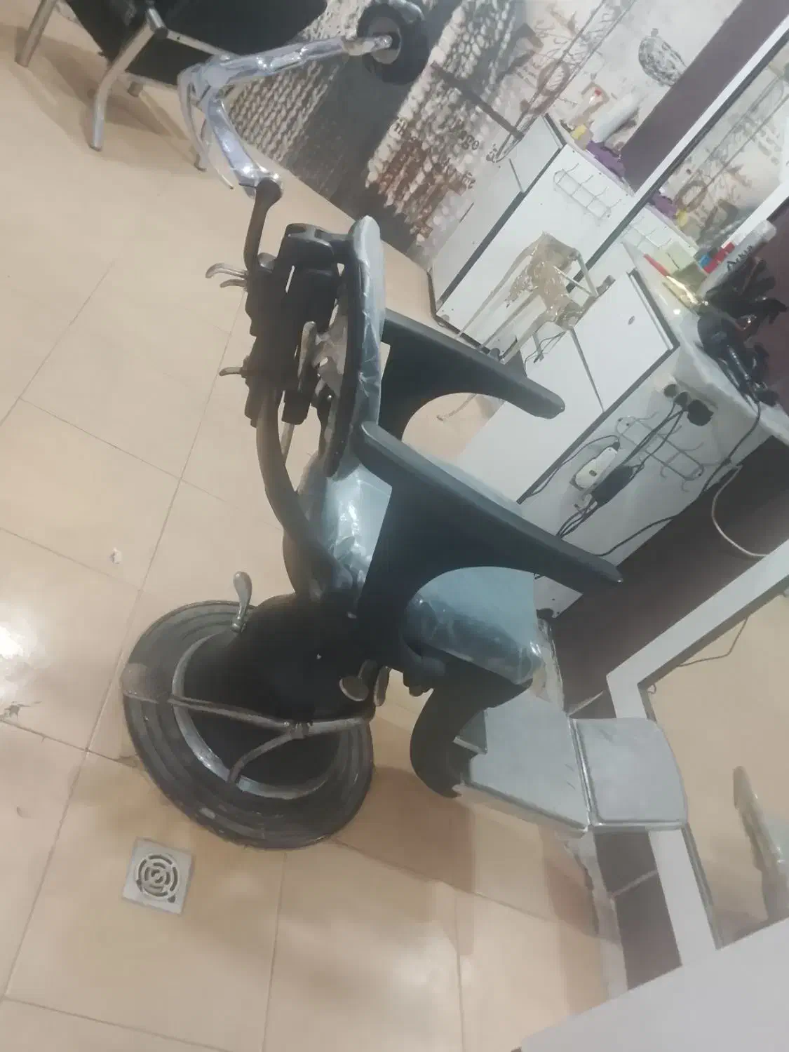 صندلی آرایشگری ،پدالی|آرایشگاه و سالن‌های زیبایی|نسیم‌شهر, |دیوار