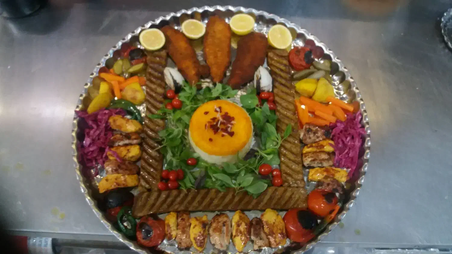 استخدام گارسون رستوران|استخدام خدمات فروشگاه و رستوران|اصفهان, بهارستان|دیوار