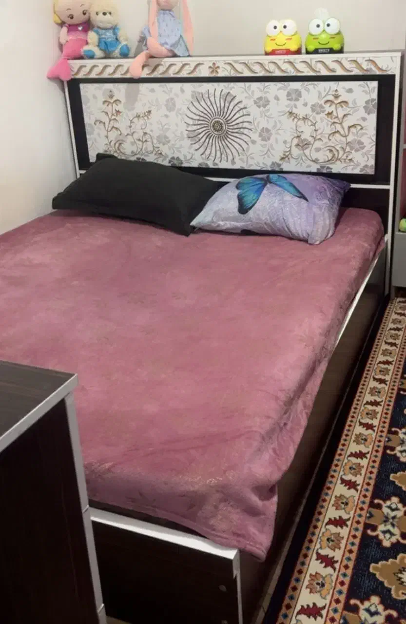 تخت ومیزآرایش|تخت و سرویس خواب|رشت, گلباغ نماز|دیوار