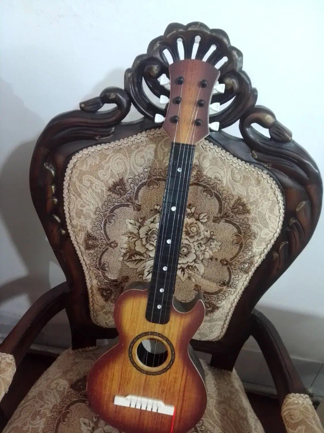 گیتار کلاسیک|گیتار، بیس، امپلیفایر|خوی, |دیوار