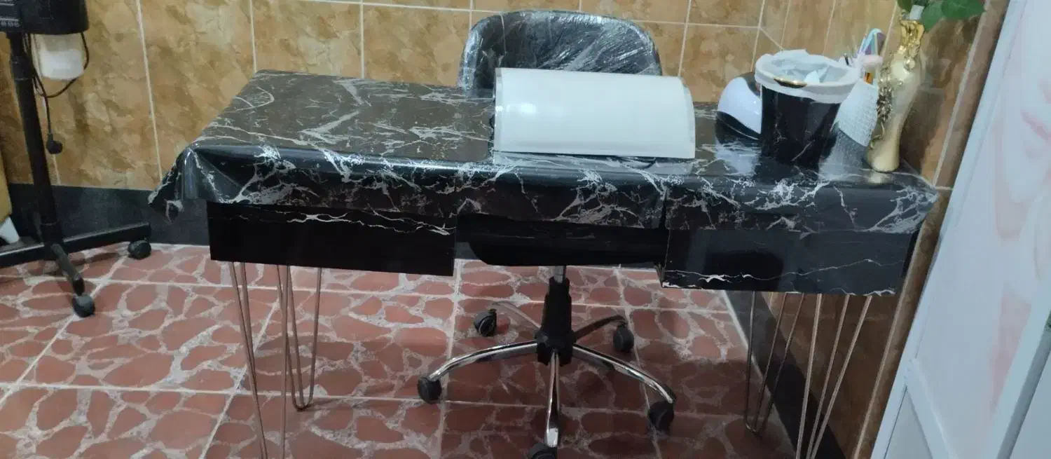 تخت، میز، قفسه|آرایشگاه و سالن‌های زیبایی|پارس‌آباد, |دیوار