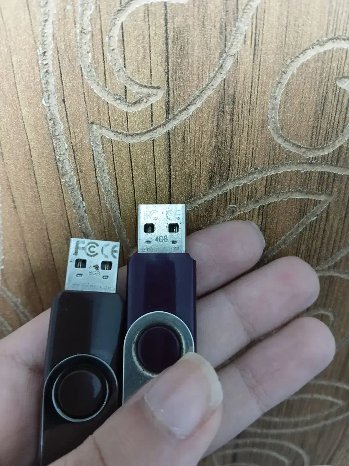 فلش ۸ و۴ گیگ|قطعات و لوازم جانبی رایانه|گرگان, |دیوار