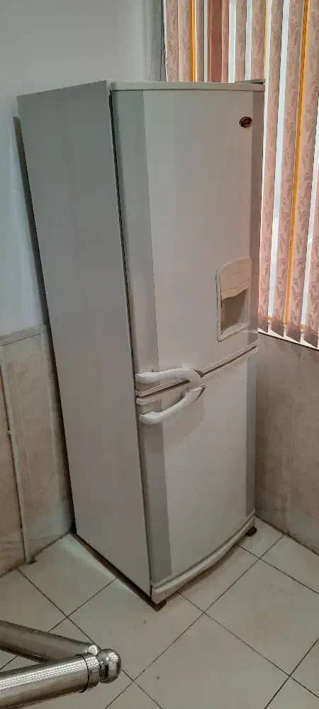 یخچال فریزر مدل دورسا سالم بدون تعمیر|یخچال و فریزر|صحنه, |دیوار