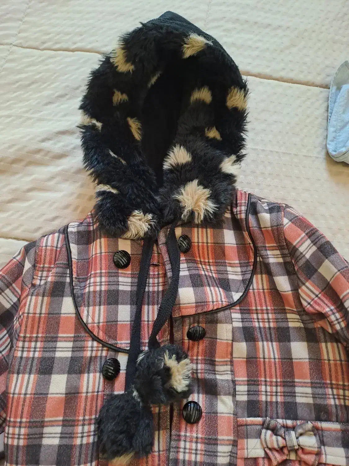 پالتو دخترانه ۸ ساله بسیار تمیز و سالم در حد نو|کفش و لباس بچه|شیراز, شهرک سراج|دیوار