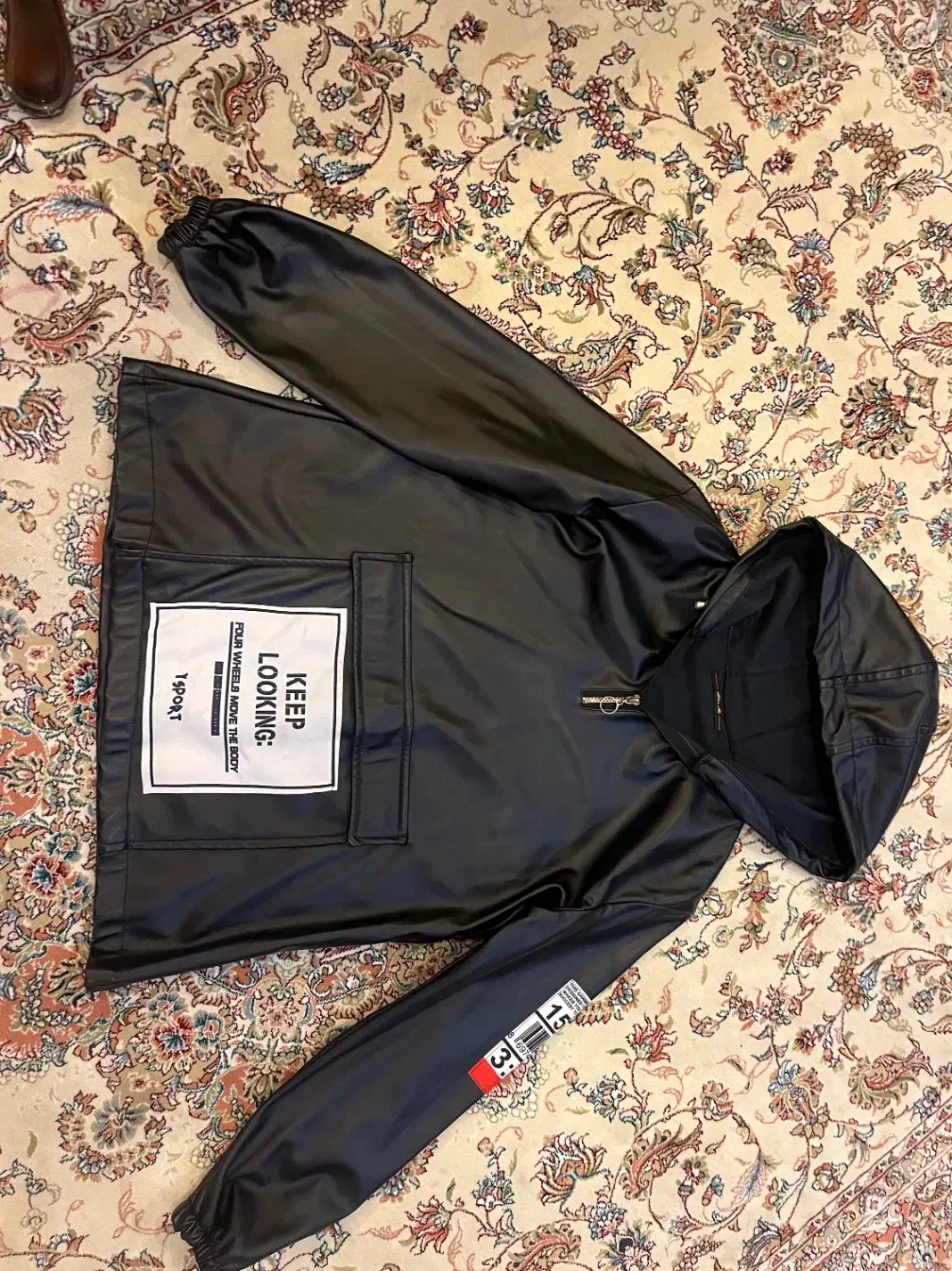 هودی چرم|لباس|فردیس, نسترن شرقی|دیوار