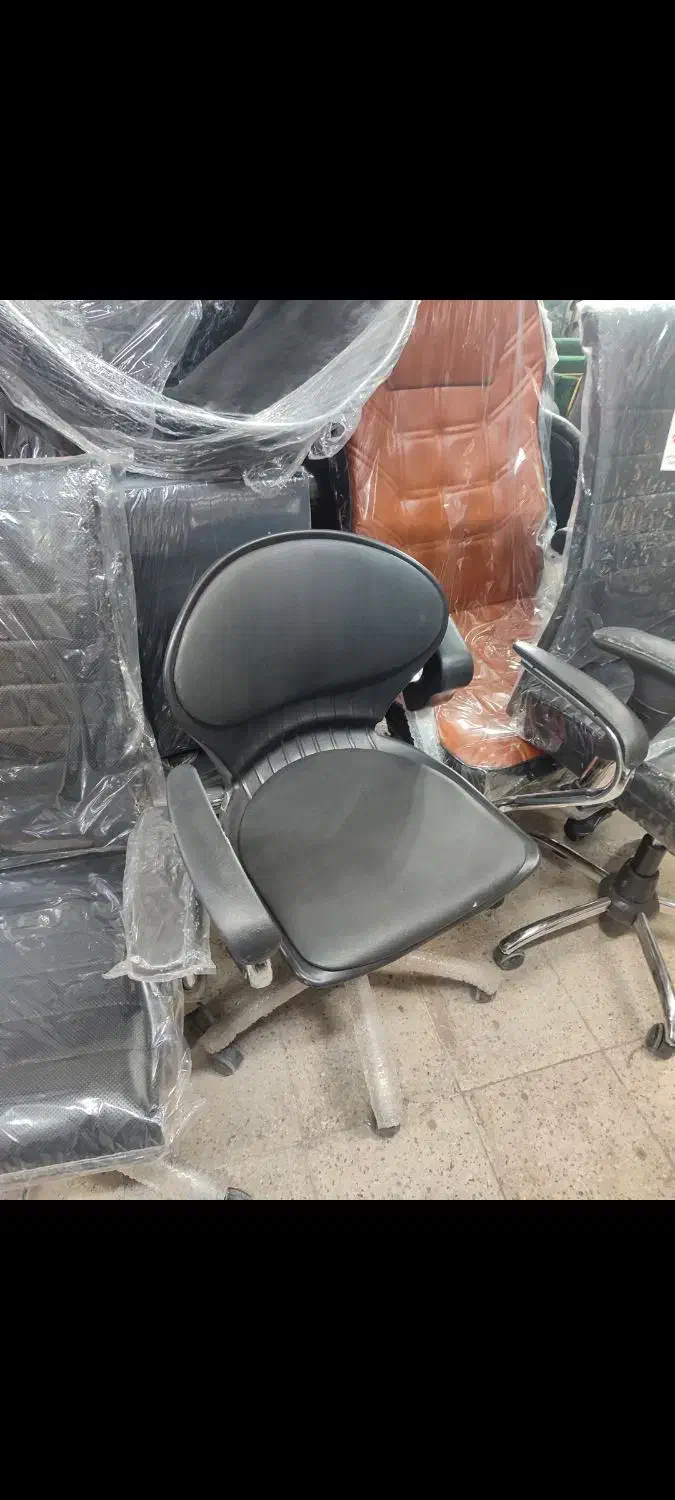 صندلی...صدفی اداری کارمندی مدیریت پشت بلند|صندلی و نیمکت|مشهد, کارگران|دیوار