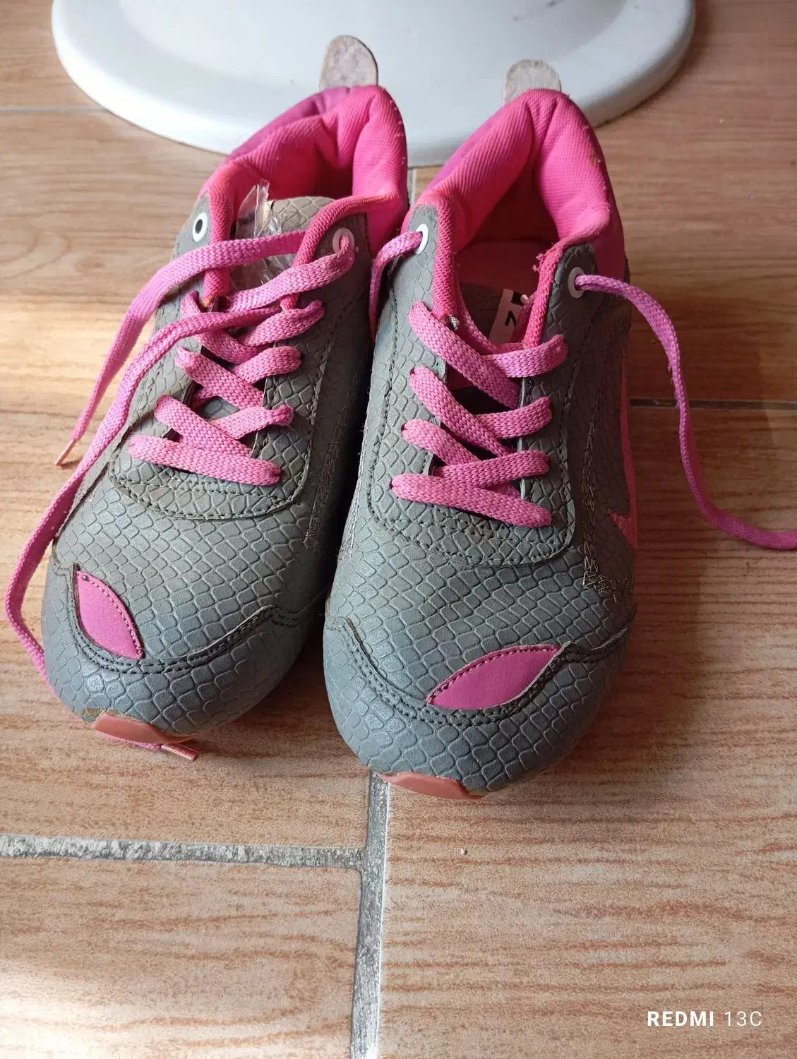 کفش نو|کیف، کفش، کمربند|گنبد کاووس, |دیوار