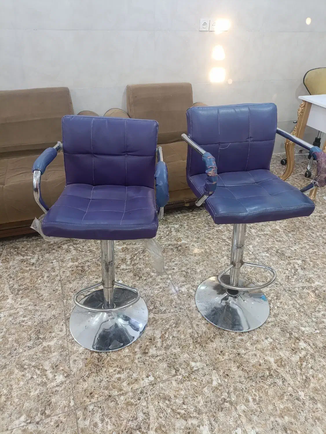 صندلی|صندلی و نیمکت|اهواز, فرودگاه|دیوار