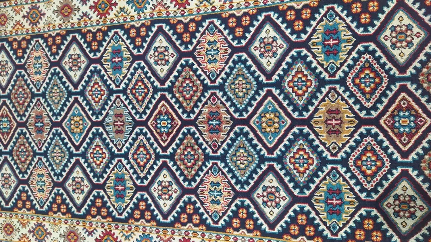 کناره سرمه ای|فرش|خرم‌آباد, |دیوار